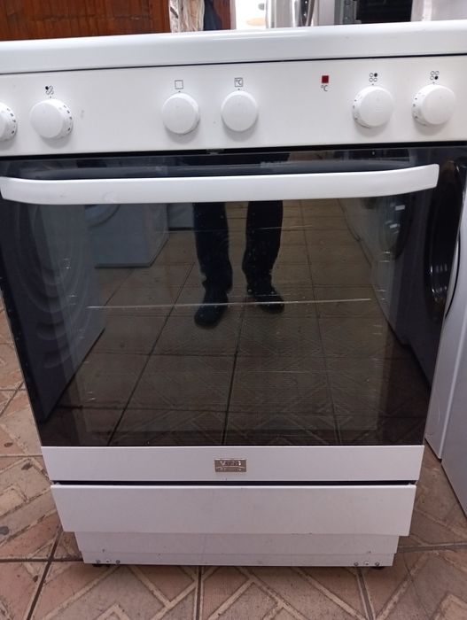 Свободно стояща печка с керамичен плот Voss Electrolux 2 год.Гаранция!