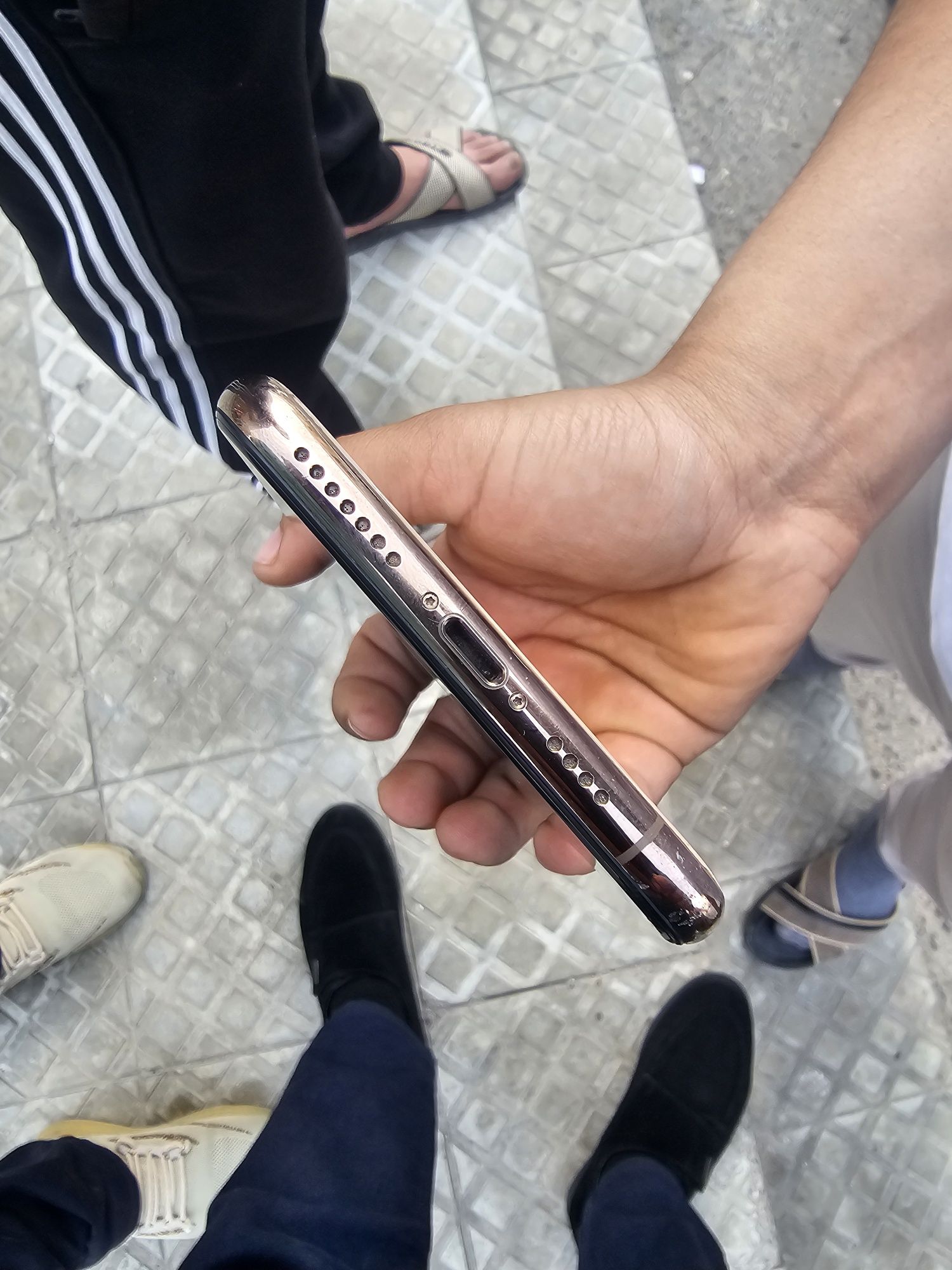 Apple XS MAX orqa oynasi ozgina singan pamit 256 gb yomkist 77%