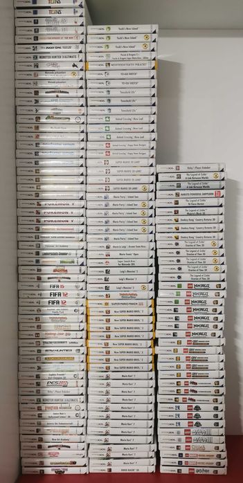 Vand Colectie Lot 351 de jocuri nintendo DS si 3DS Schimb auto / teren