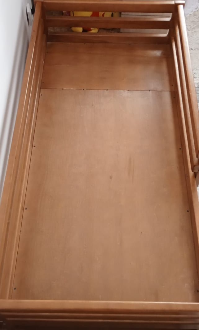 Продам деревянную кровать