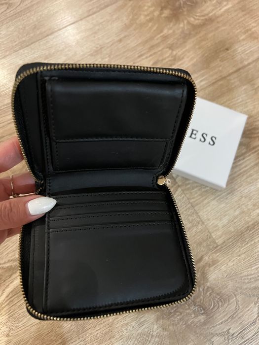 Оригинално портмоне guess