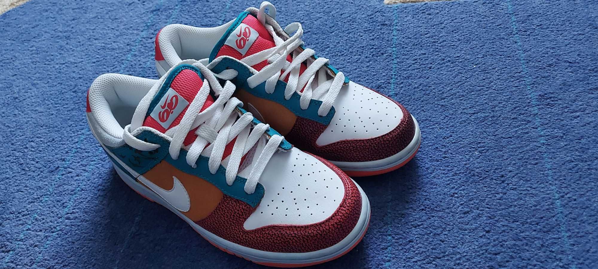 Adidasi Femei NIKE DUNK LOW, noi si originali