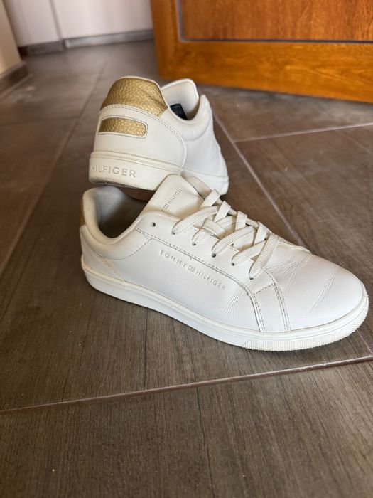 Дамски бели кецове Tommy Hilfiger