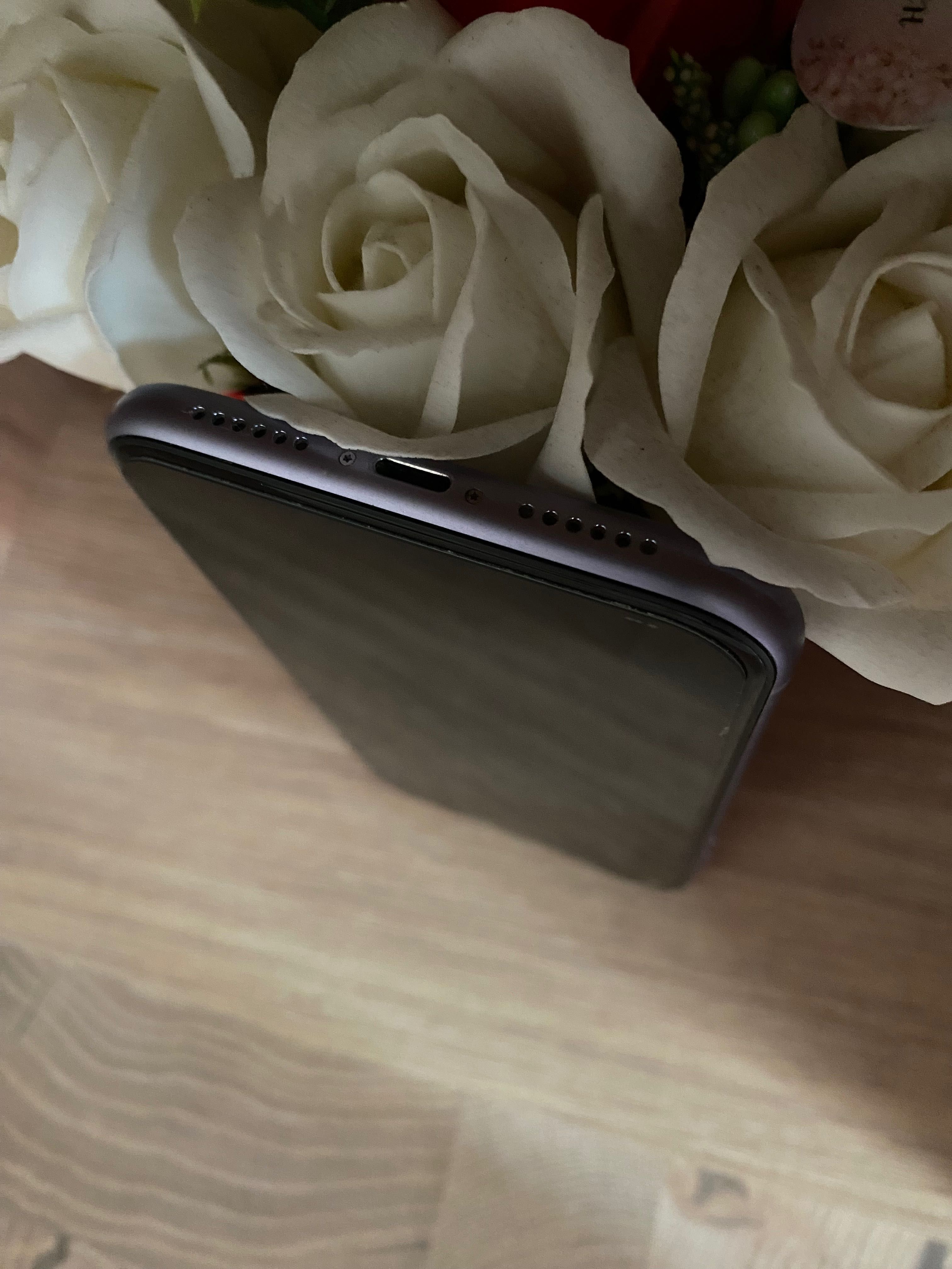 iPhone 11 с кутия