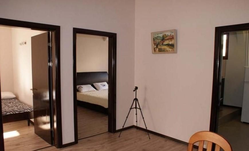 Дава се под наем Тристаен апартамент в София, Център - 72 кв.м за 700 € - Снимка #4