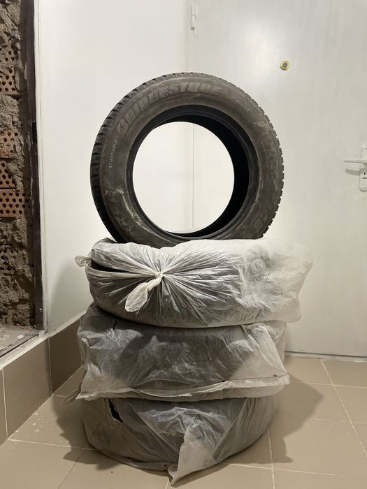 Продам  комплект зимних шин в хорошем состоянии R17