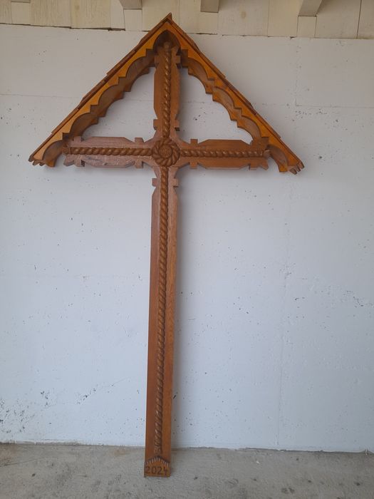 Vând troiță stejar !