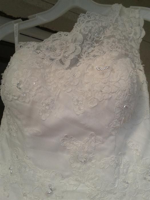 Булчинска рокля DAVID’S Bridal произведена в САЩ.
