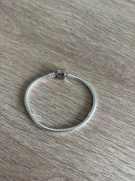 Твърда гривна за талисмани тип Пандора