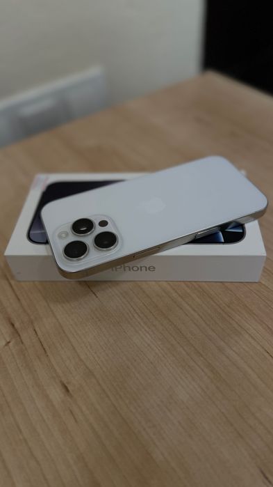 Iphone 16 pro, 512 GB (белый) в идеальном состоянии, 1 Sim + 1 Esim