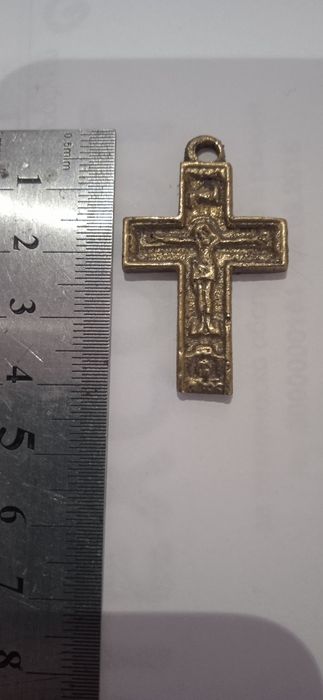 Старинен бронзов кръст с разпятие