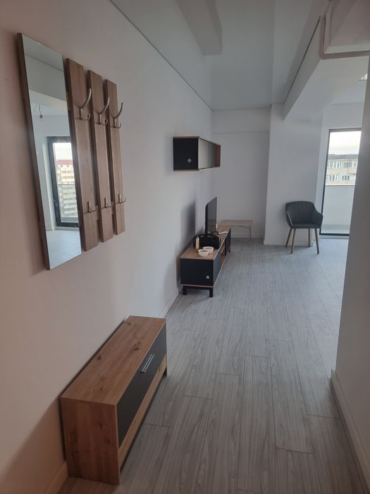 Vand /schimb  cu spatiu comercial apartament adamant  towers