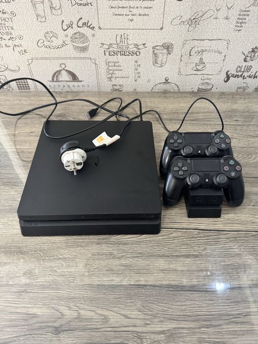 Vând PS4 Slim 500GB