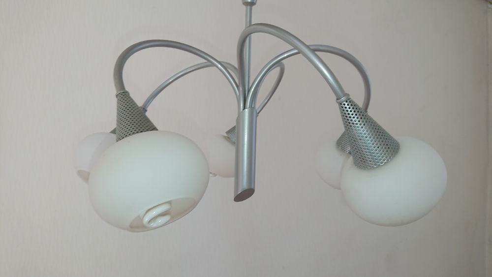 Продам люстру б/у