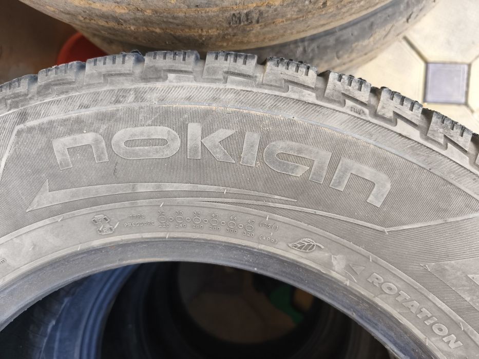 Покрышки зимние R16 Срочно