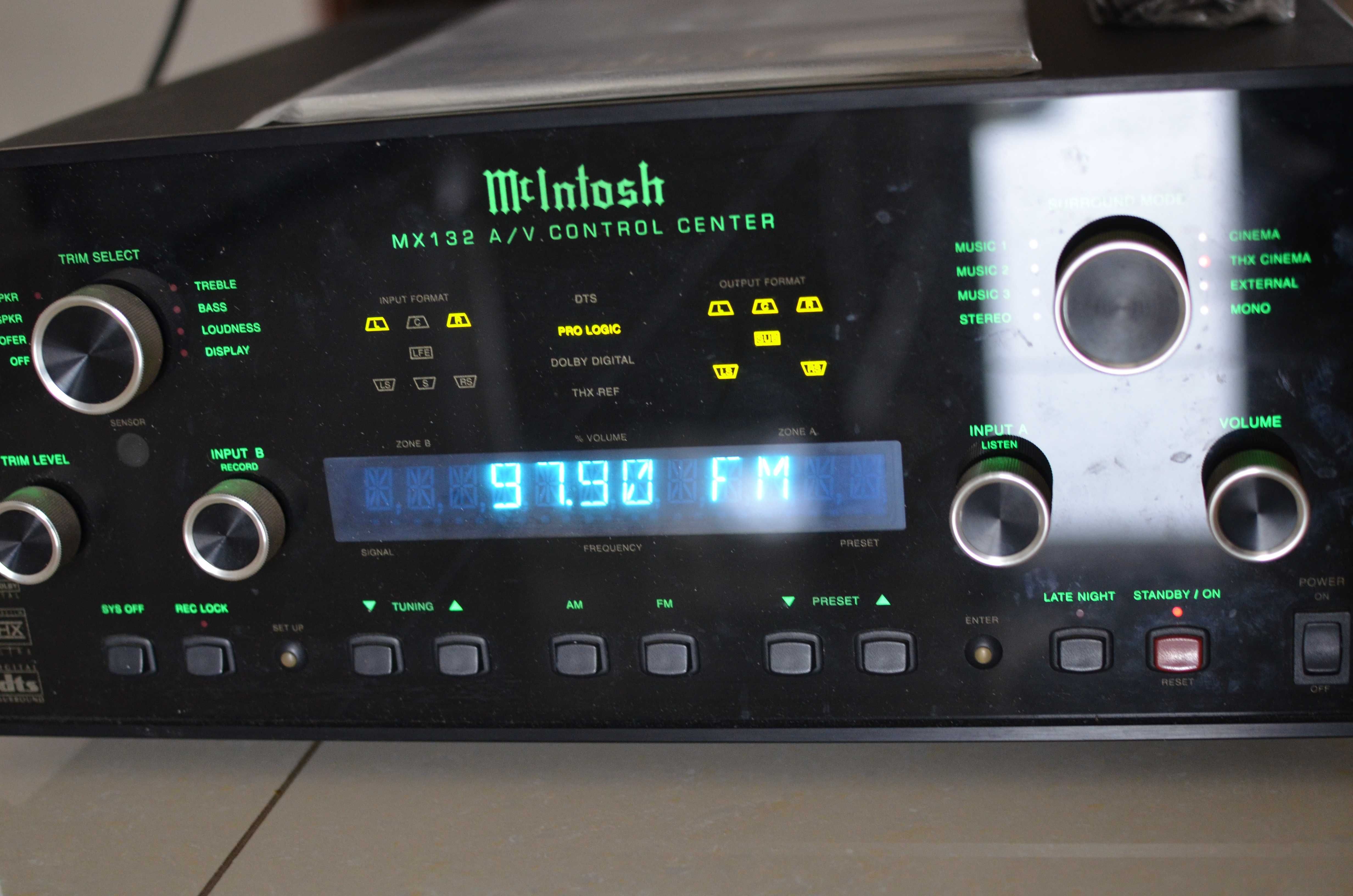 Preamplificator cu tuner integrat Mcintosh MX132