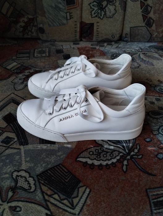 Vând adidași din piele naturala Anna Cori