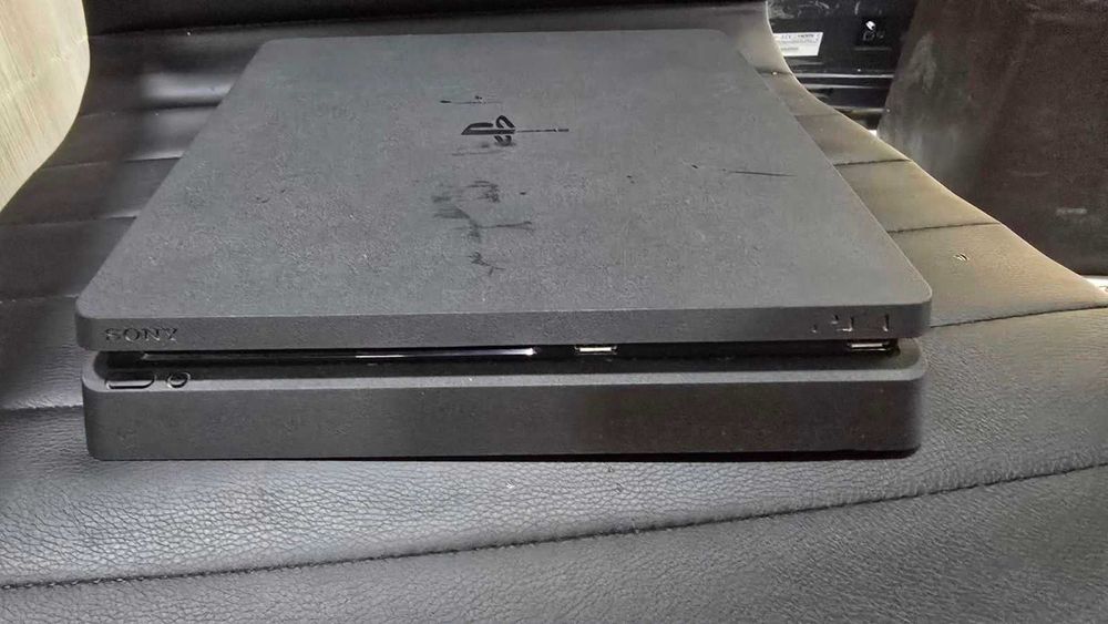Конзола Sony Playstation 4 Slim, 512 GB + 1бр контролер + 1 игра