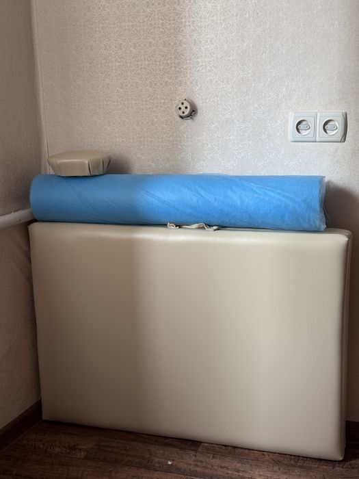 Продается новая кушетка