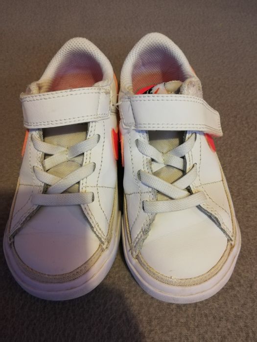 Маратонки Nike номер 25