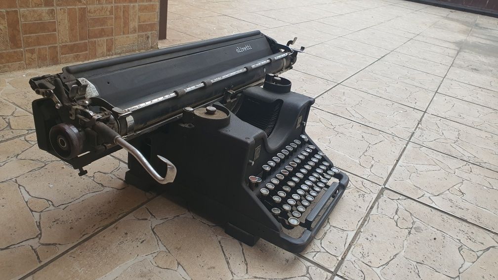 Masina de scris Olivetti M40