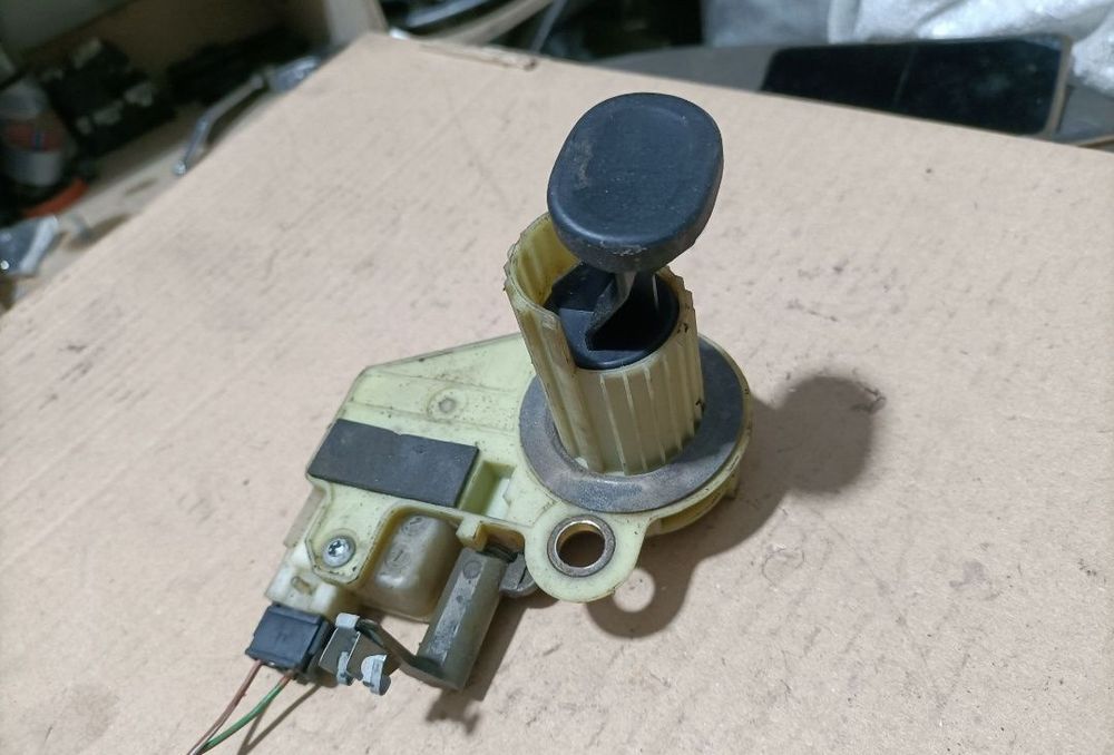 Buton motoraș la haion spate,Laguna 1,expediere rapidă și ieftină,