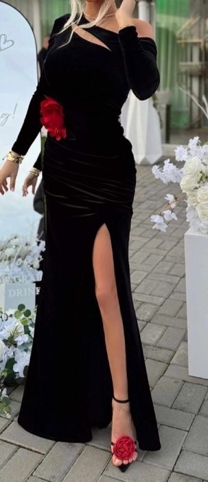 Rochie de catifea mărimea XS – stare impecabilă!