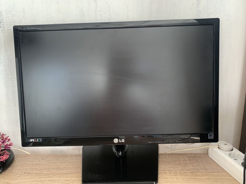 Продам б/у монитор