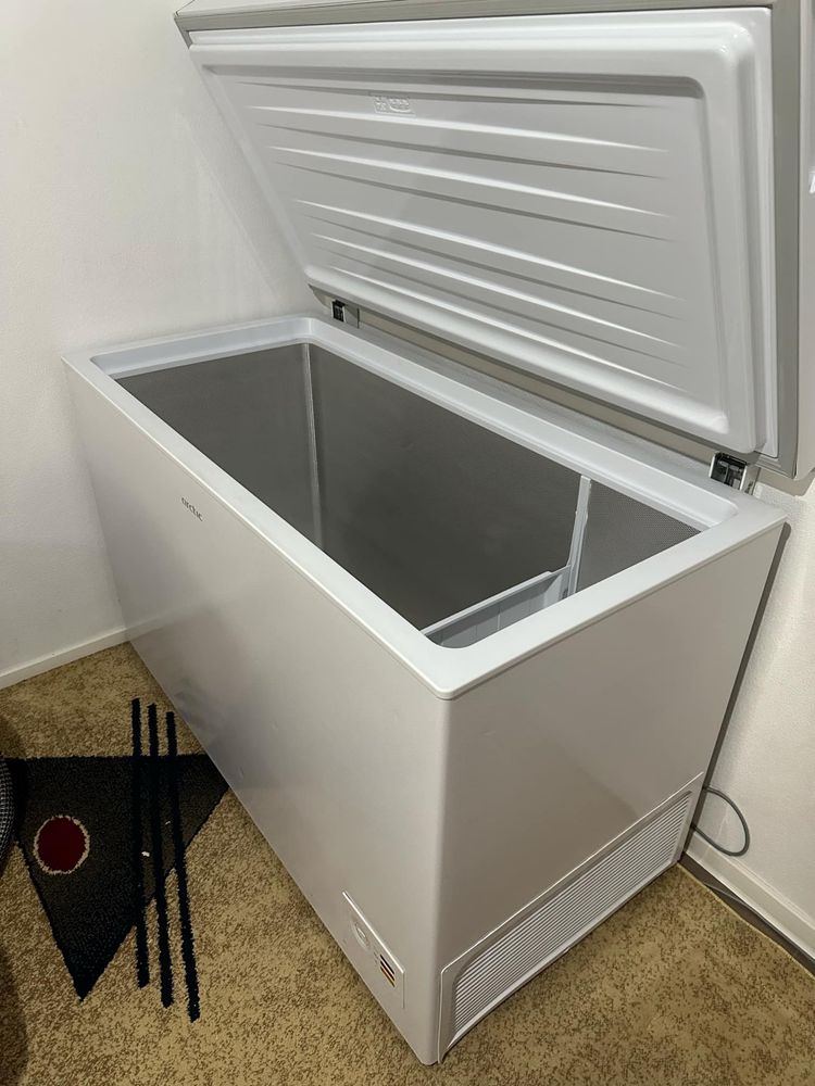 vand/schimb congelator lada frigorifica Arctic 400 litri 130/65 cm