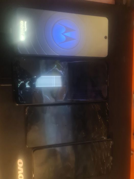 vand 4 telefoane  display spart