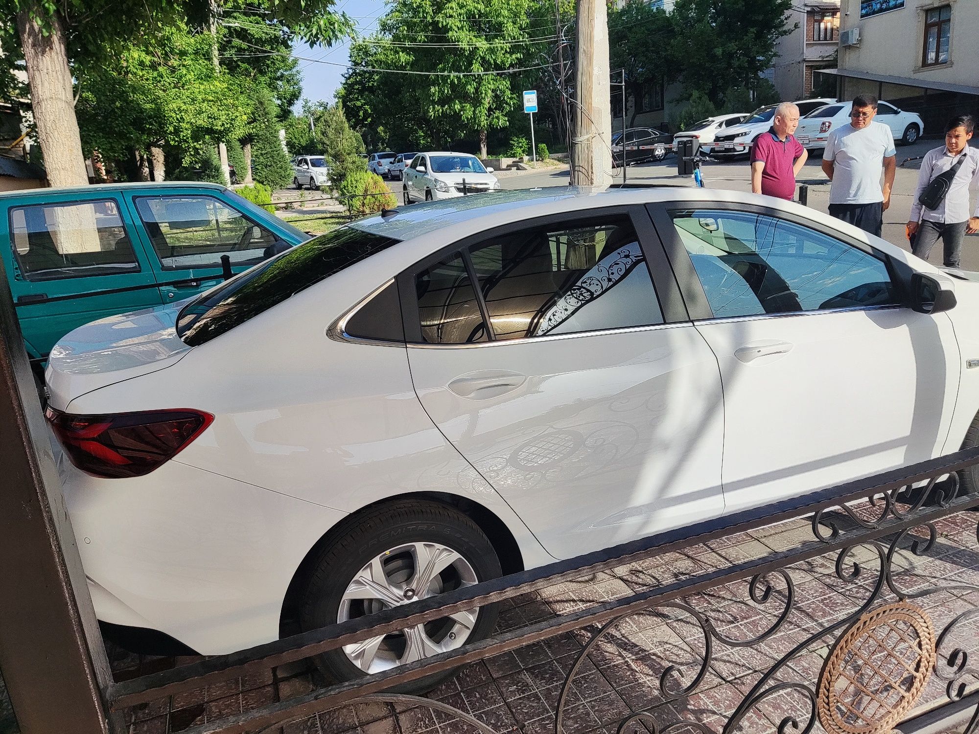 Chevrolet Onix primer 2 plus