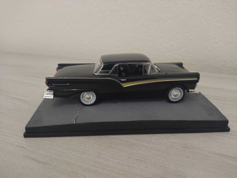 Метална количка  Ford Fairlane от серията на ДЖЕЙМС БОНД !!!