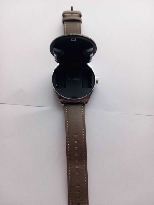 Huawei Watch Buds — Смарт часовник с вградени безжични слушалки
