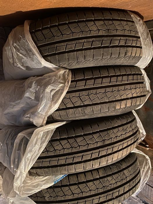 Продам зимнюю резину липучку