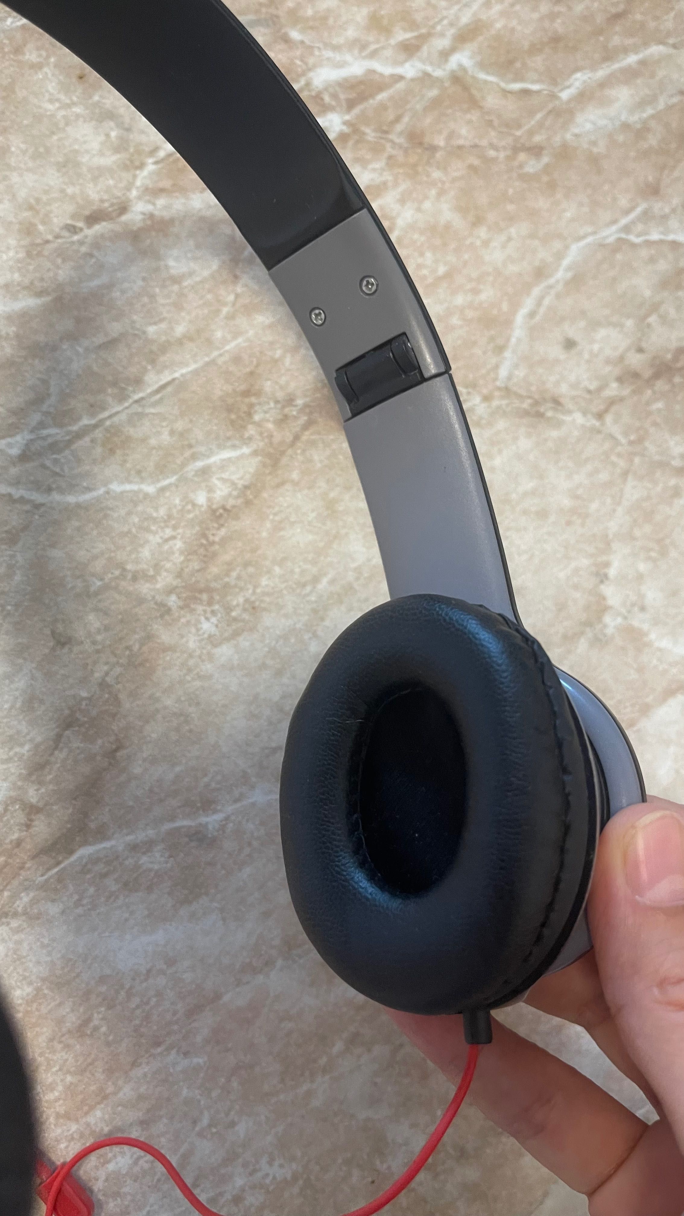 The image shows Beats Solo HD Wired On-Ear Headphones.