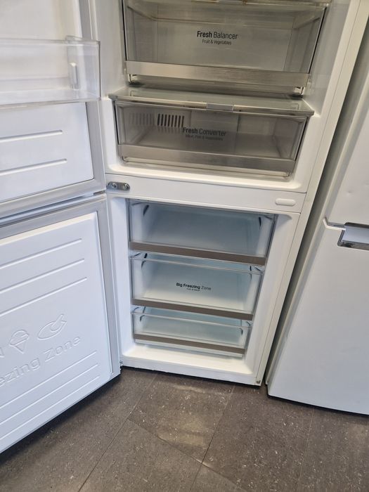 Хладилник с фризер Lg No Frost Инвертор