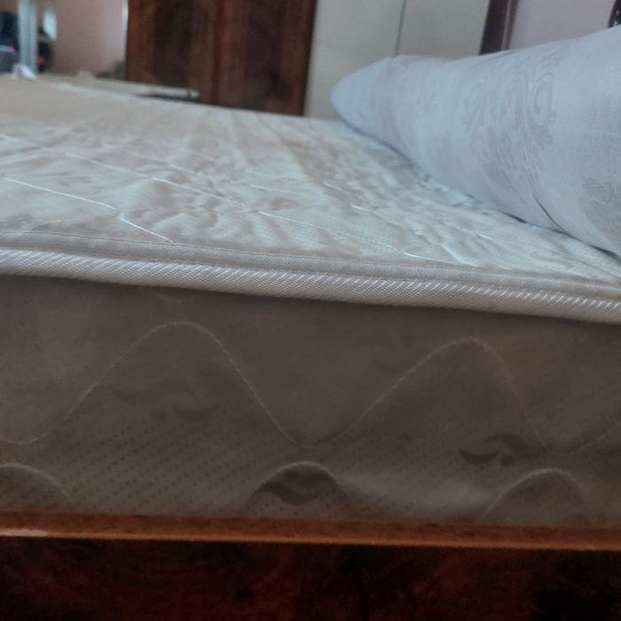 Mebel yaxshi xolatda spalni