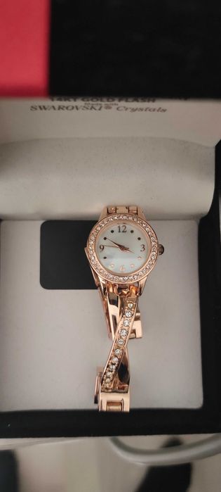 Продам Часы каждый женские