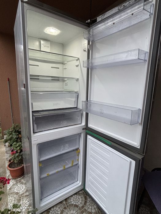 Combina frigorifica Beko inox defecta