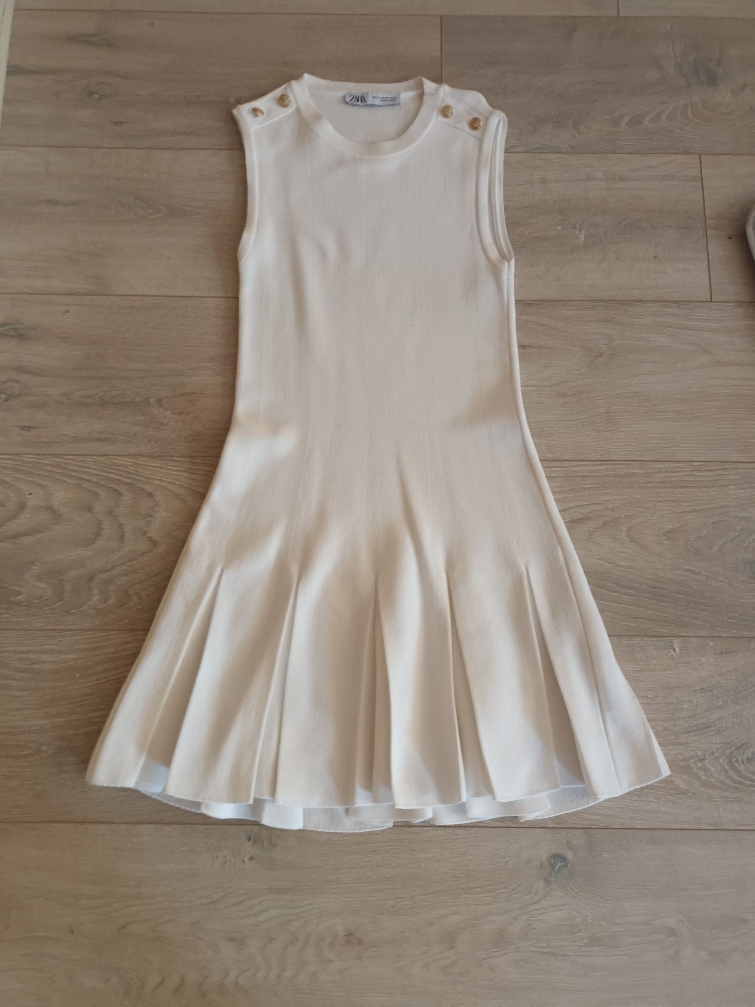 Къса рокля на Zara!