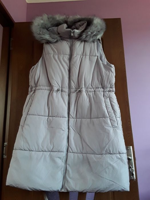 Vând Vestă Lungă cu Glugă si Blăniță Mărimea 46 Nouă Italia