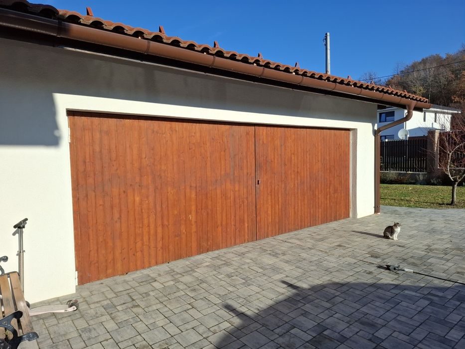 Ușă de garaj din lambriu pe schelet metalic 571 x 197