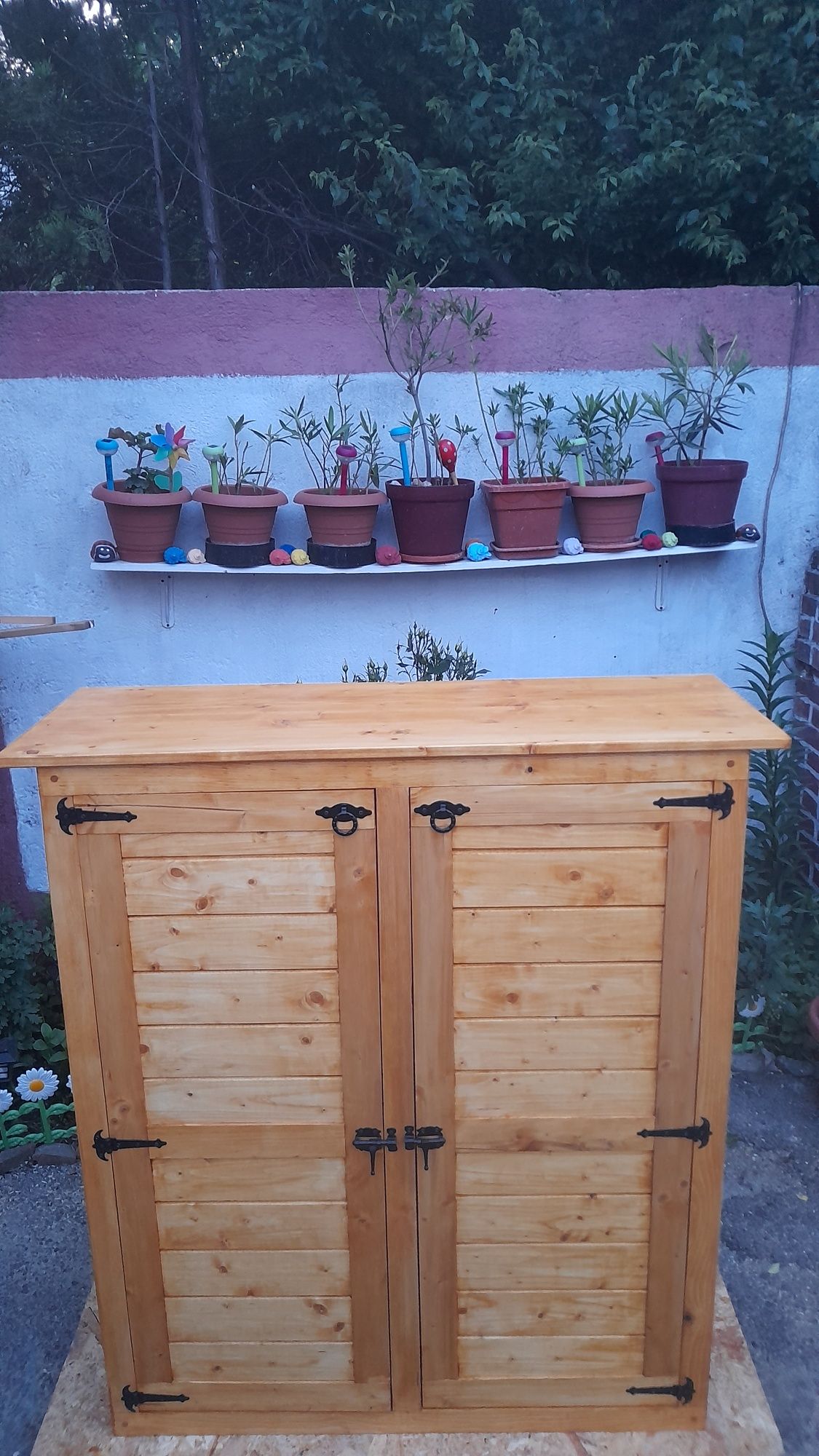 Mobilier Rustic din lemn masiv