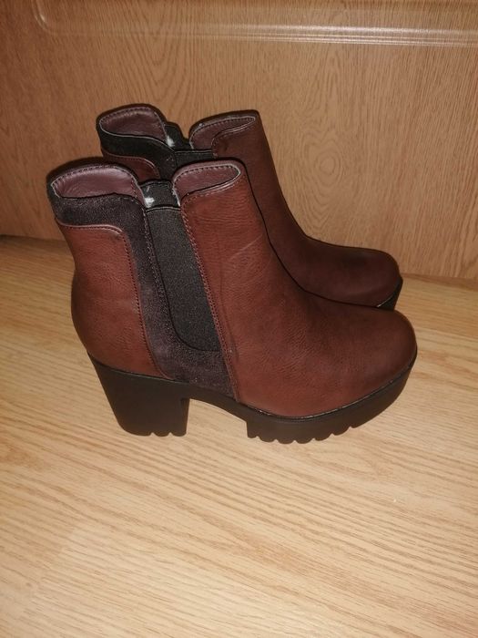 Ghete de dama cu platforma, elastice laterale si toc gros