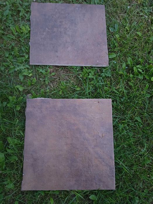 Gresie de exterior culoar maro, scoasă de pe terasa