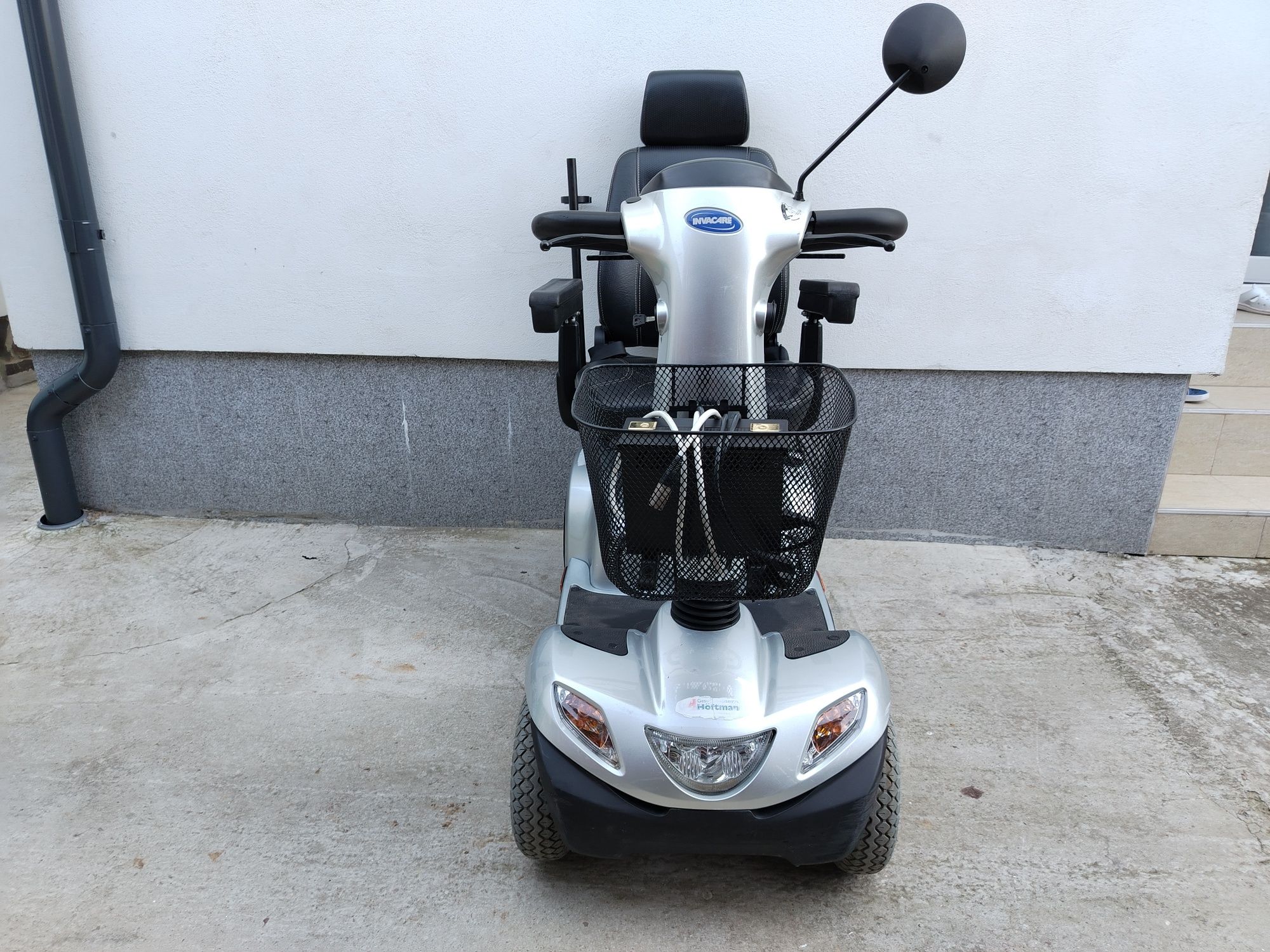 Cărucior scuter electric persoane cu dizabilități