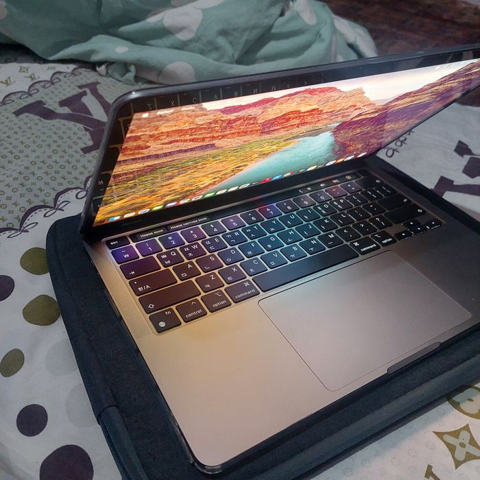 Macbook pro m1 8/256
