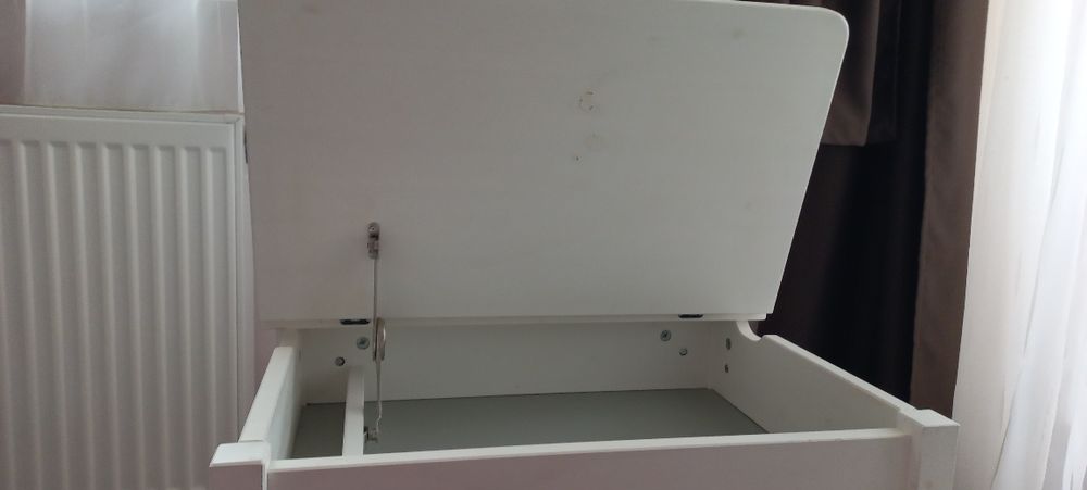 Vând birou și scaun copii