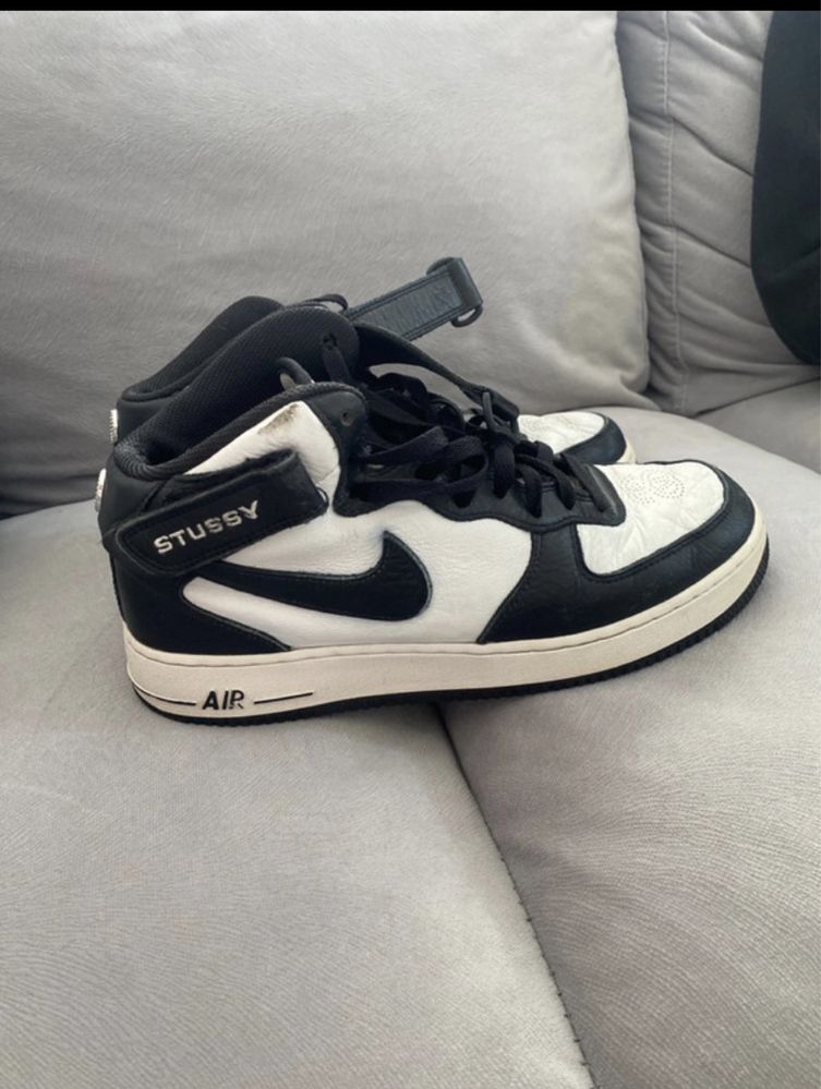Nike air force 1 mid stussy