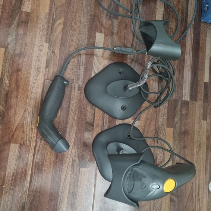 Scanner cu fir și suport